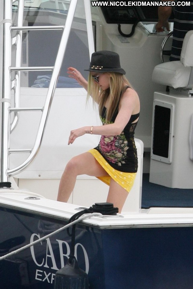 Avril Lavigne Photo Shoot Celebrity Babe Beautiful Posing Hot Doll