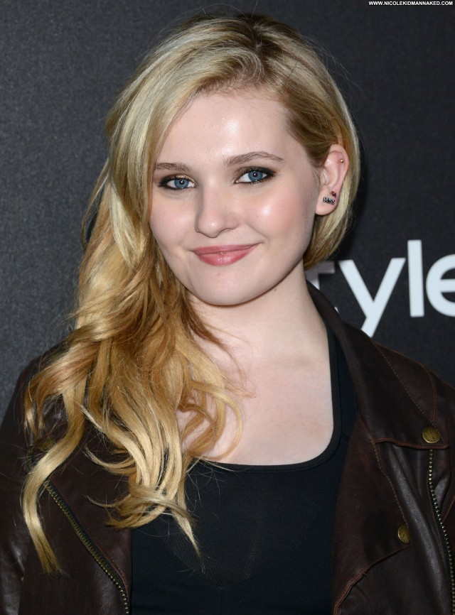 Abigail Breslin Golden Globe Awards Posing Hot High Resolution Los