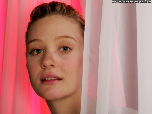 Romola Garai The Crimson Petal And The White Beautiful Posing Hot