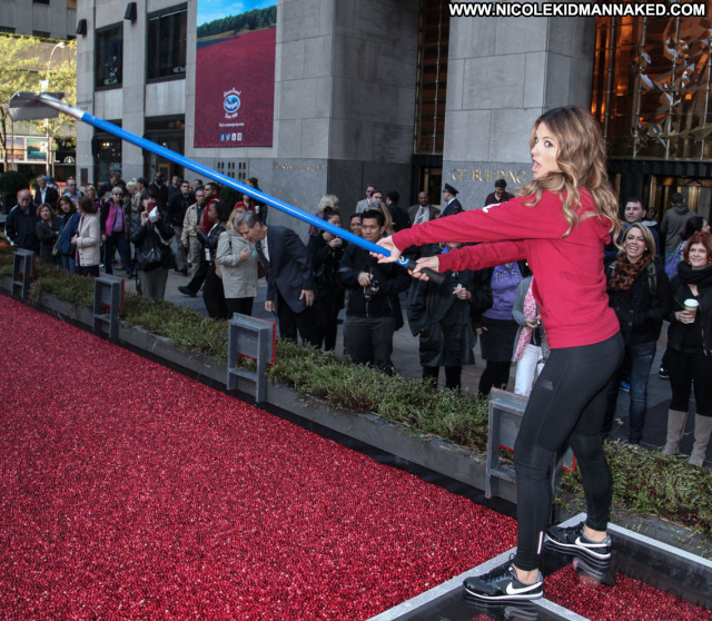 Maria Menounos New York High Resolution Healthy Celebrity Babe