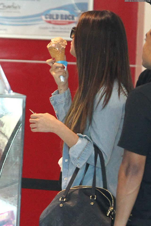 Selena Gomez Beautiful Beach Babe Shopping Posing Hot Celebrity Hd