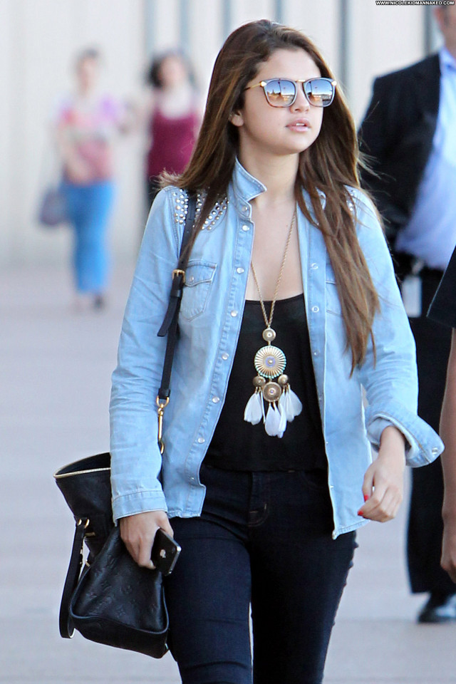 Selena Gomez Beach Beautiful Celebrity Posing Hot Babe Shopping Hd