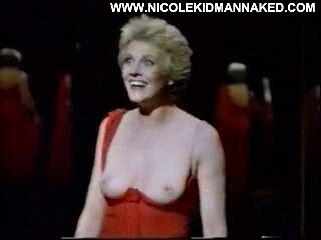 Julie Andrews Sob Stage Breasts Big Tits Celebrity