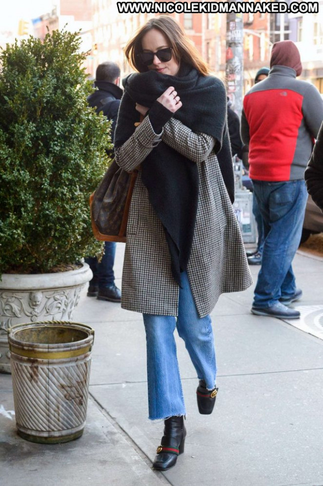Dakota New York Celebrity Posing Hot Paparazzi New York Babe Jeans