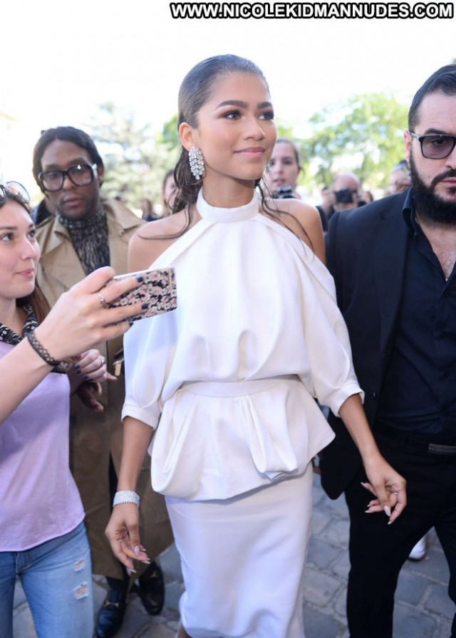 Zendaya Fashion Show Paris Paparazzi Celebrity Beautiful Fashion Babe