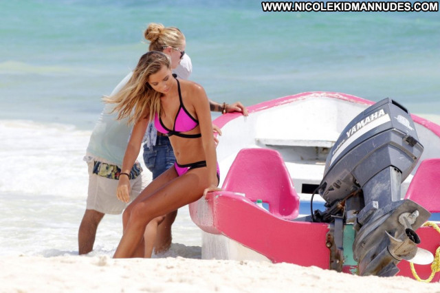 Allie Goertz The Beach Bikini Celebrity Beautiful Bar Sexy Babe Legs