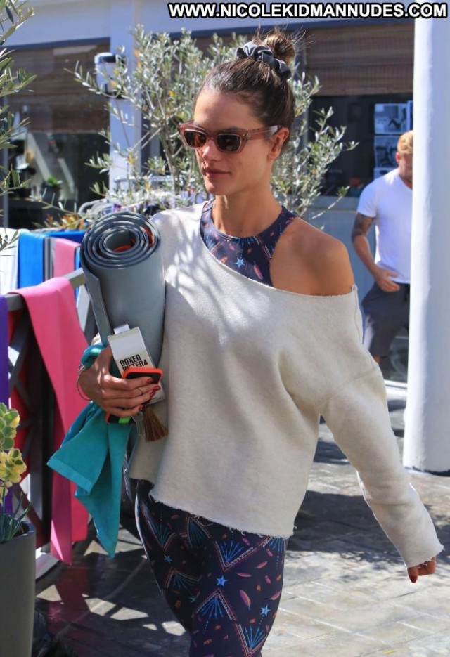 Alessandra Ambrosio Yoga Class  Yoga Paparazzi Celebrity Posing Hot