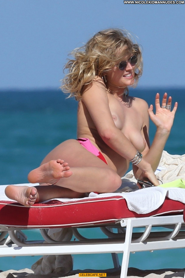 Toni Garrn No Source Celebrity Babe Beach Posing Hot Toples Topless