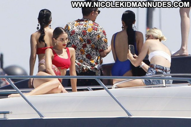 Olivia Culp No Source Babe Yacht Bikini Celebrity Paparazzi Posing