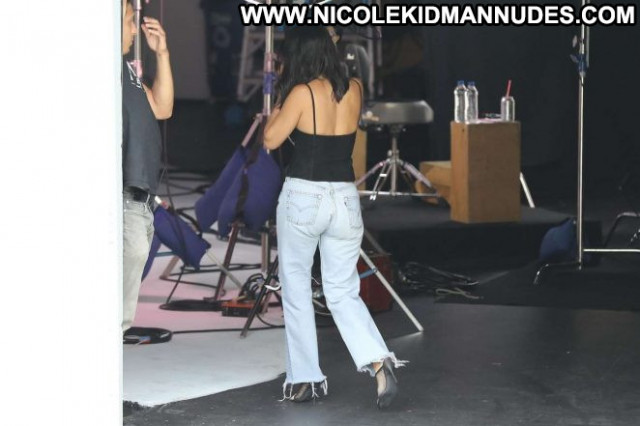 Kourtney Kardashia No Source Paparazzi Beautiful Babe Posing Hot