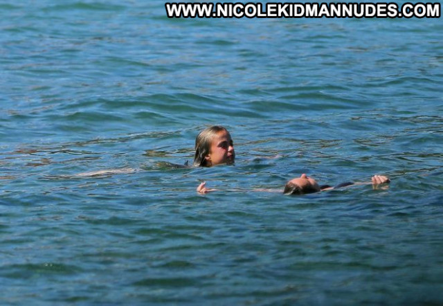 Amelia Windsor No Source Celebrity Paparazzi Beach Posing Hot Bikini