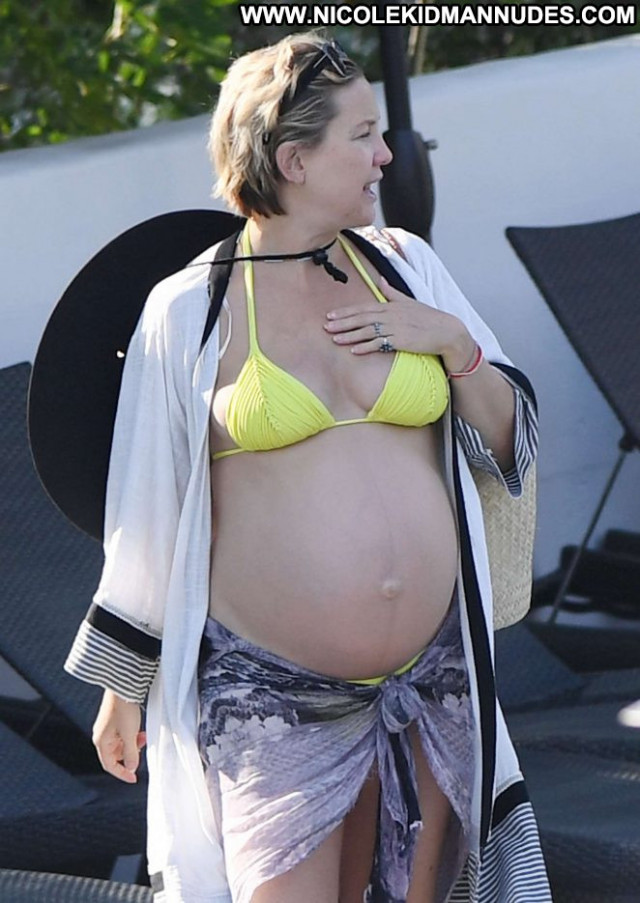 Kate Hudson The Pool Posing Hot Beautiful Paparazzi Bikini Celebrity