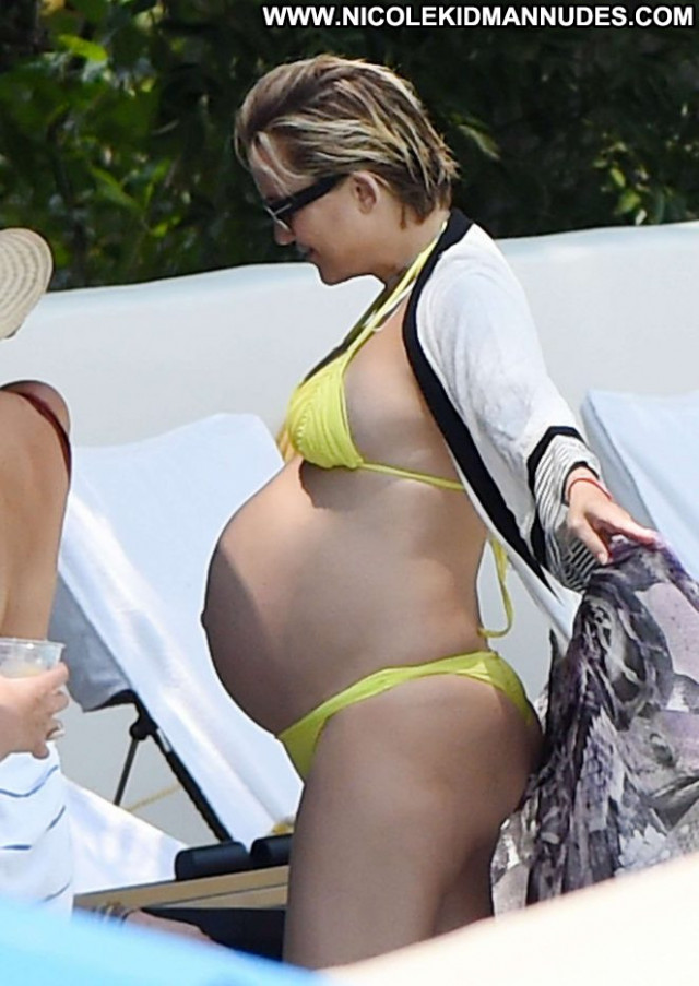 Kate Hudson The Pool Celebrity Pool Bikini Beautiful Paparazzi Posing