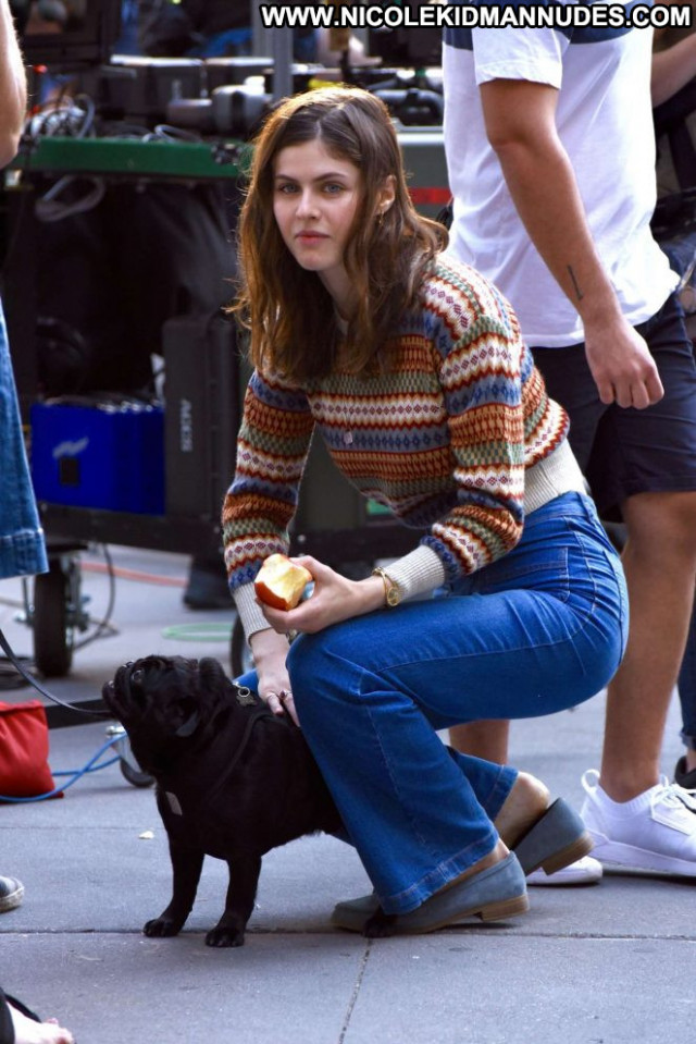 Alexandra Daddario A Secret Paparazzi New York Dad Celebrity Posing