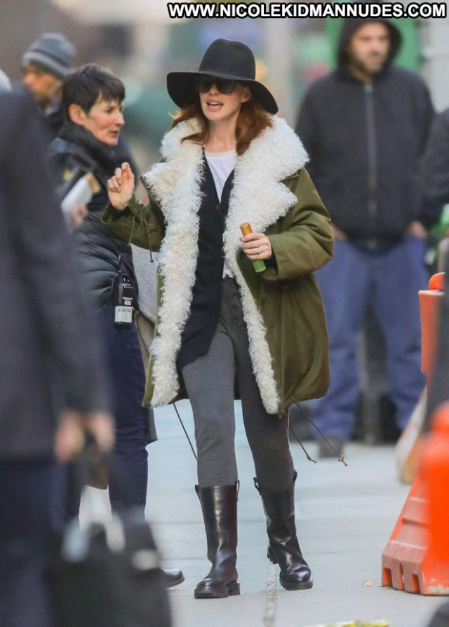 Anne Hathaway New York Posing Hot Movie Babe Hat Paparazzi Celebrity