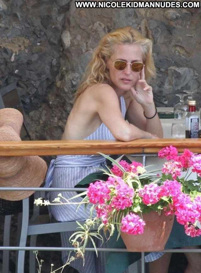 Gillian Anderson No Source Beautiful Posing Hot Celebrity Bikini Babe