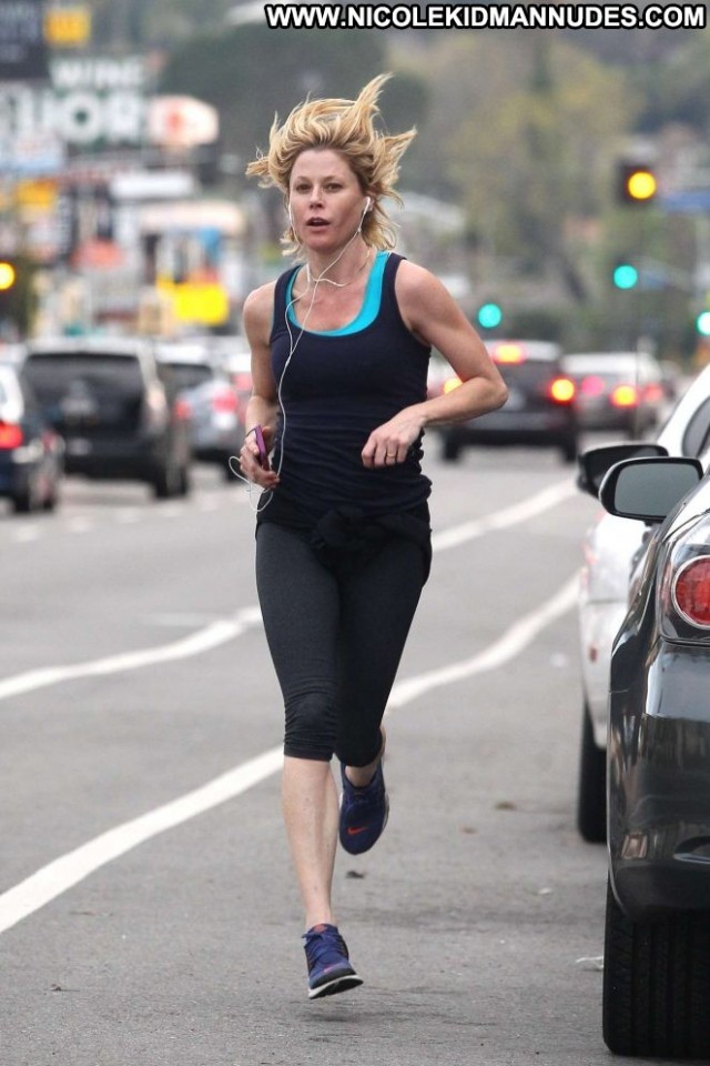 Julie Bowen No Source Celebrity Beautiful Jogging Posing Hot Babe