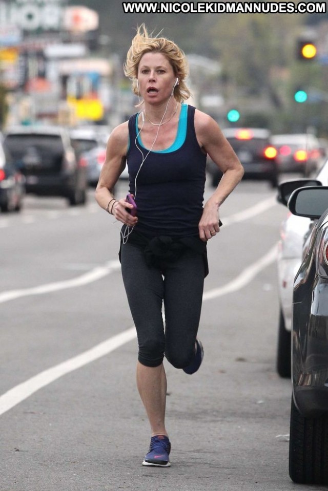 Julie Bowen Jogging Posing Hot Babe Beautiful Paparazzi