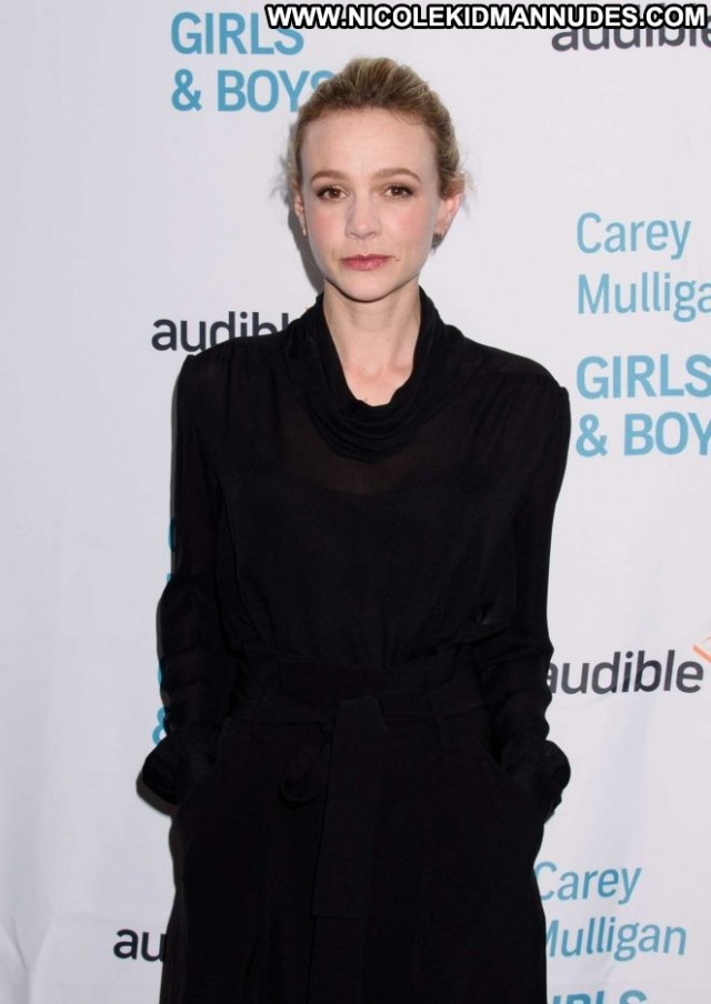 Carey Mulligan No Source  Beautiful Babe Celebrity Paparazzi Posing