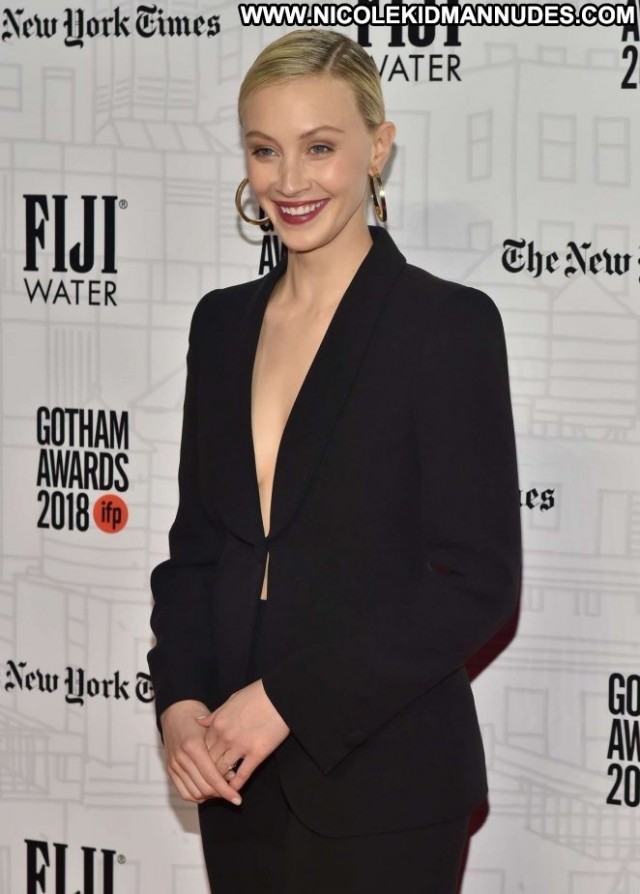 Sarah Gadon No Source Celebrity Awards Posing Hot Beautiful Babe Goth