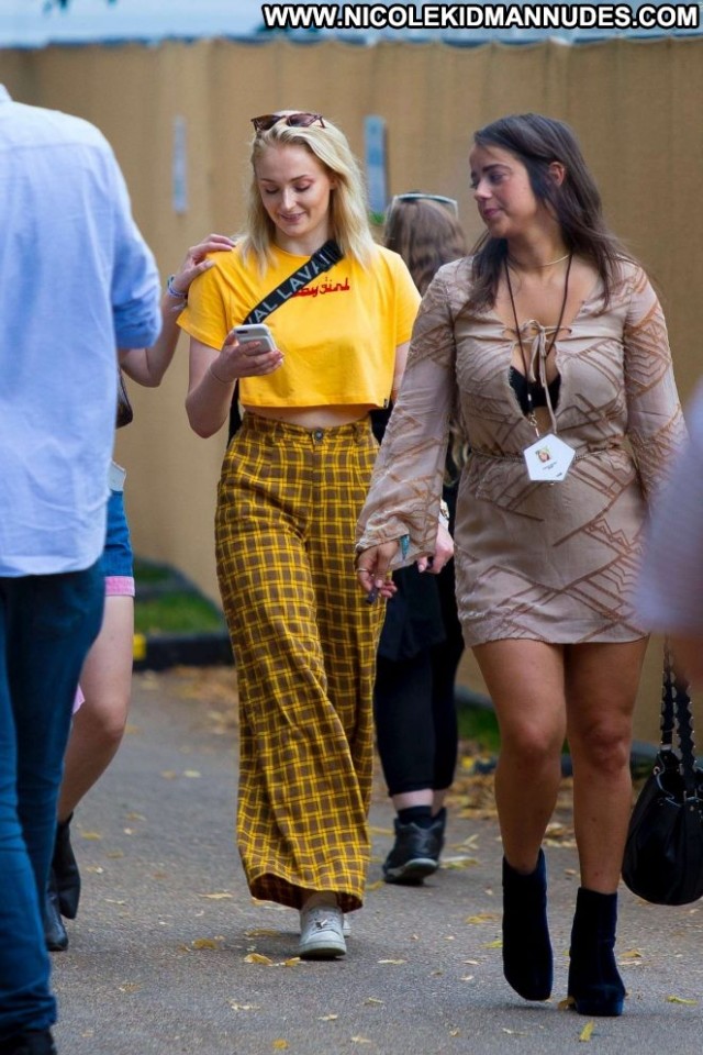 Sophie Turner No Source Paparazzi Beautiful Babe Celebrity London