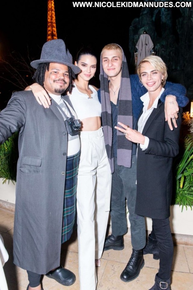 Kendall Jenner Fashion Show  Paparazzi Fashion Celebrity Babe Paris