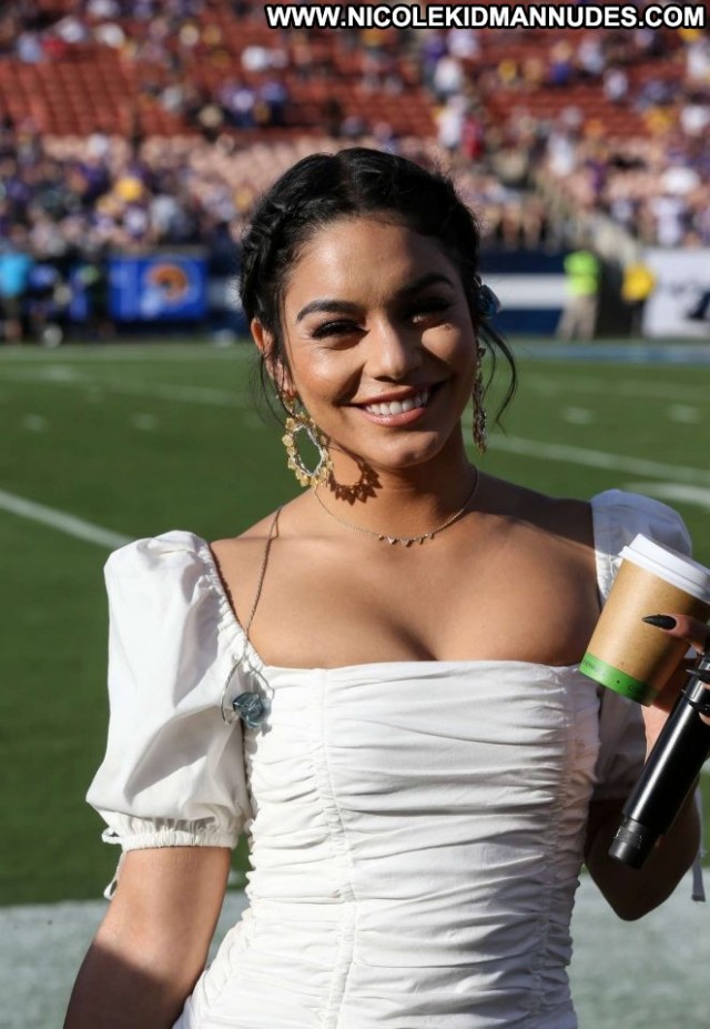 Vanessa Hudgens Los Angeles Beautiful Celebrity Los Angeles Posing