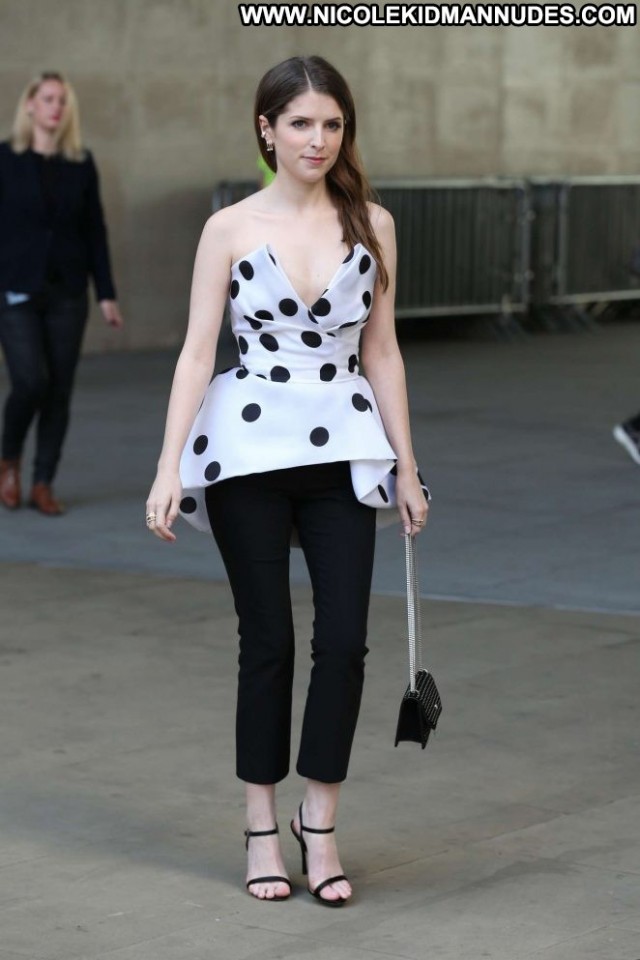 Anna Kendrick No Source Beautiful Paparazzi Posing Hot Babe London