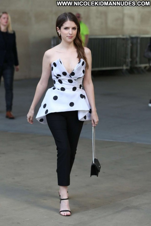 Anna Kendrick No Source Babe Posing Hot London Paparazzi Beautiful