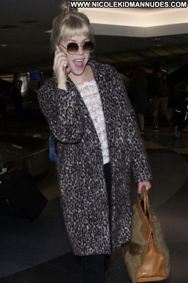 Carly Rae Jepsen Lax Airport Lax Airport Posing Hot Beautiful Los