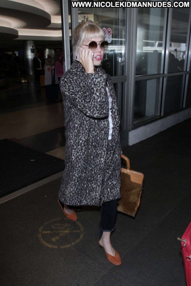 Carly Rae Jepsen Lax Airport Babe Beautiful Paparazzi Posing Hot Los