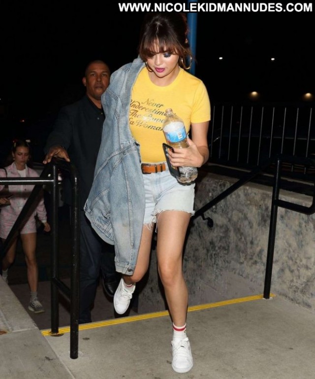 Selena Gome No Source Paparazzi Babe Posing Hot Beautiful Celebrity