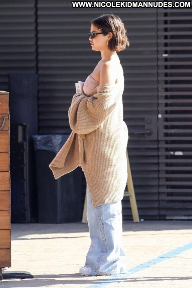 Crop Top No Source  Malibu Posing Hot Beautiful Babe Jeans Celebrity