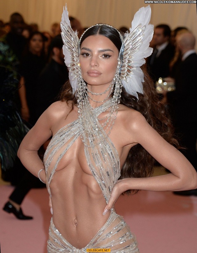 Emily Ratajkowski No Source  Beautiful Posing Hot Babe See Through