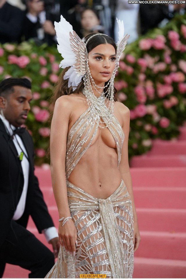 Emily Ratajkowski No Source Posing Hot Celebrity Babe See Through