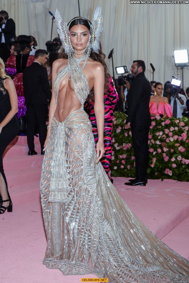 Emily Ratajkowski No Source  Babe Posing Hot Celebrity Beautiful See
