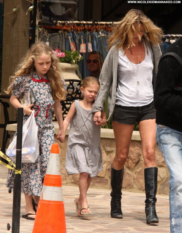 Kate Moss Shopping In Malibu April Posing Hot Celebrity