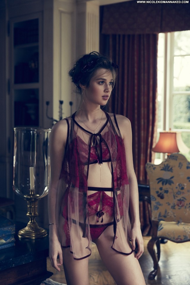 Anais Pouliot For Love Lemons Fall Posing Hot Celebrity Hot