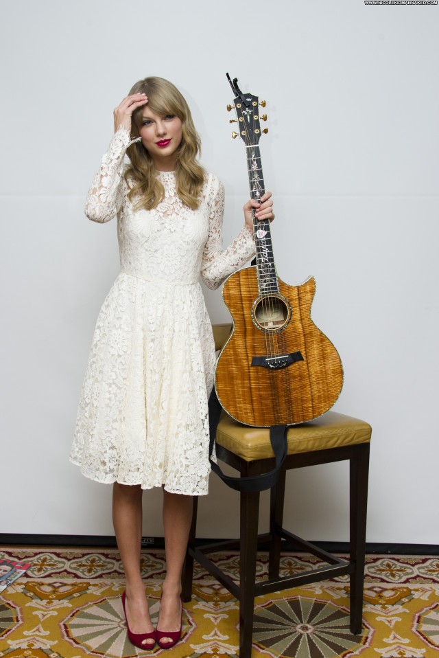 Taylor Swift No Source  Celebrity Beautiful High Resolution Posing