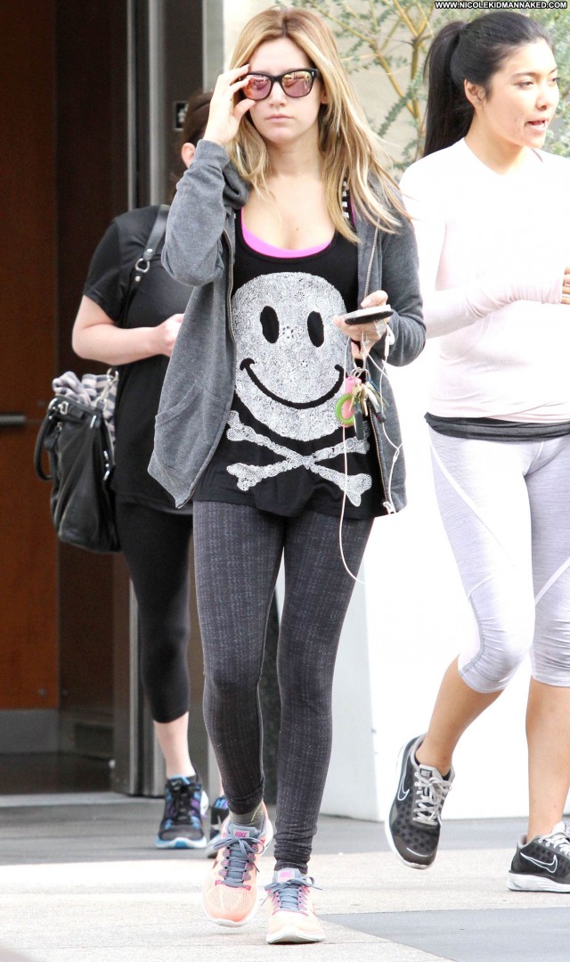 Ashley Tisdale No Source Candids High Resolution Babe Posing Hot