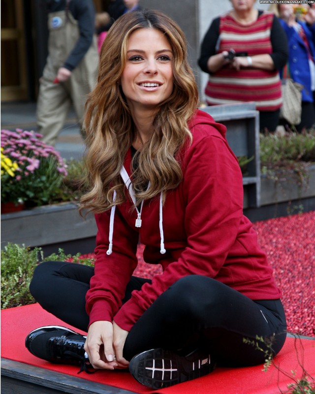 Maria Menounos The Holiday Babe Celebrity Nyc High Resolution Posing