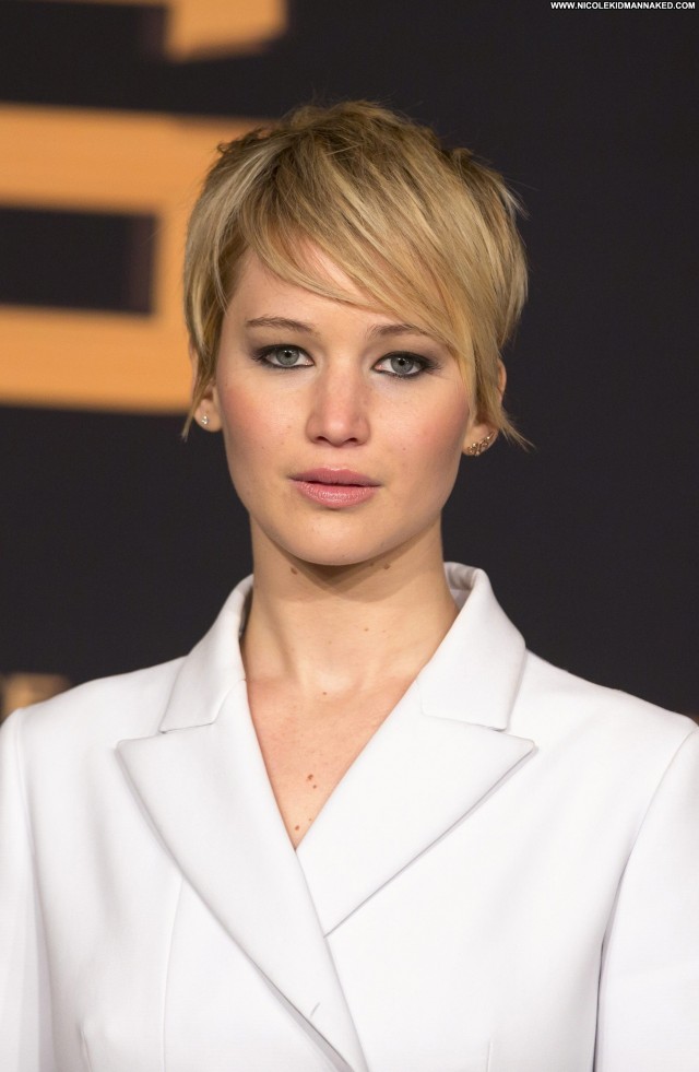Jennifer Lawrence The Hunger Games Babe High Resolution Posing Hot