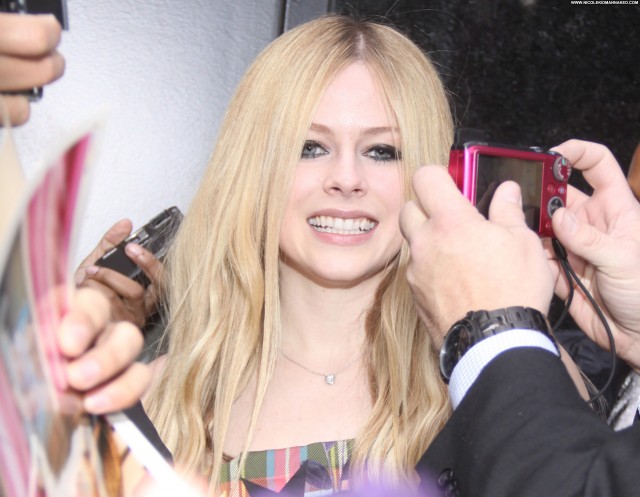 Avril Lavigne Good Morning America Posing Hot Celebrity Nyc Beautiful