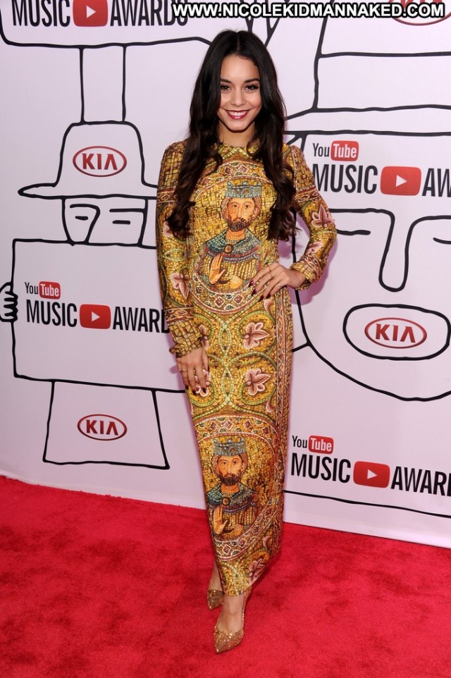 Vanessa Hudgens No Source High Resolution Posing Hot Celebrity