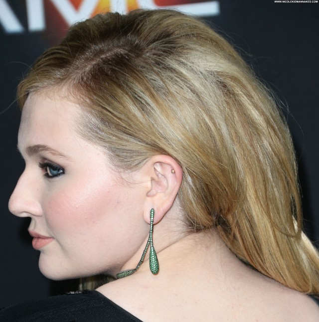 Abigail Breslin No Source Posing Hot Beautiful Hollywood High