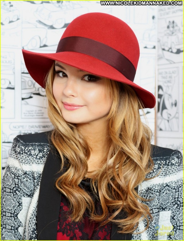 Stefanie Scott High Resolution Beautiful Nyc Celebrity Babe Posing Hot