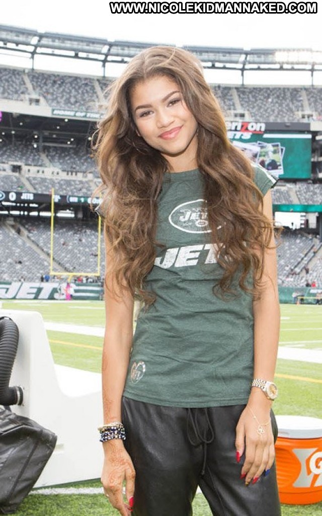 Zendaya No Source  Babe Posing Hot High Resolution Celebrity Beautiful