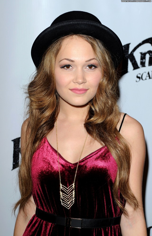 Kelli Berglund No Source Posing Hot Babe High Resolution Celebrity