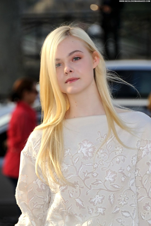 Elle Fanning Fashion Show Posing Hot Celebrity Beautiful Fashion Babe