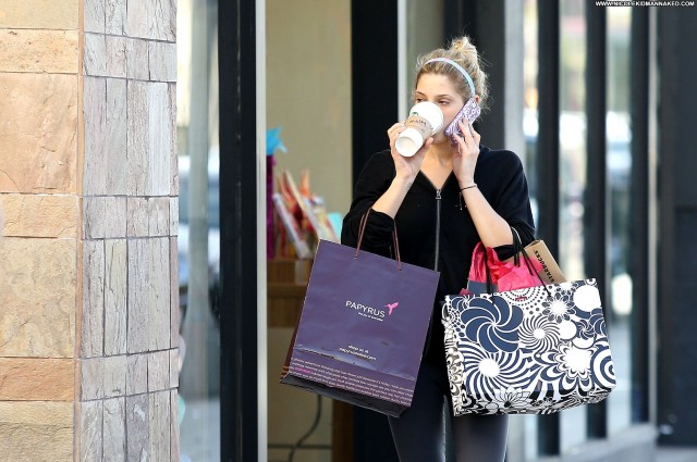 Ashley Greene Shopping Shopping Posing Hot Beautiful High Resolution